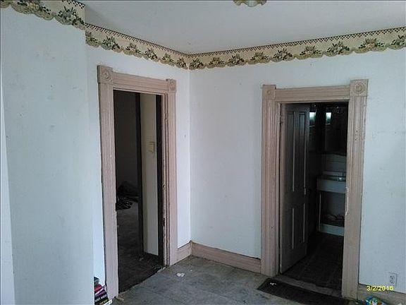 5th image of 411 E Missouri Ave