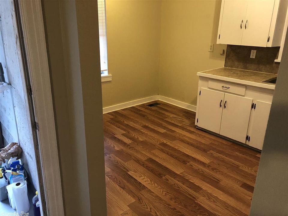 2nd image of 914 Jackman St