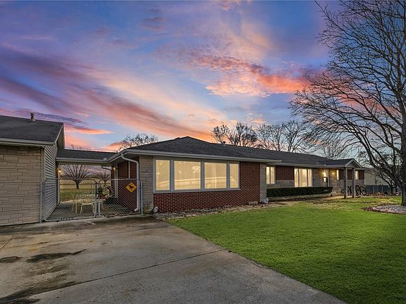 3rd image of 945 Troy Phillips Rd