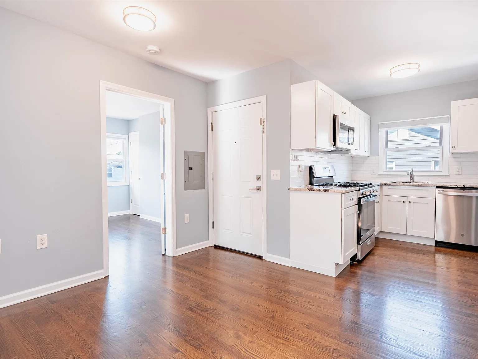 1 bed, 1.0 bath, $2,100 — Photo 2