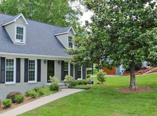 125 Thompson Pl, Roswell, GA 30075