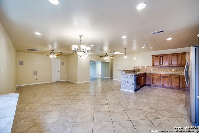 3 bed, 2.5 bath, 2000 sqft, $1,900 — Photo 2