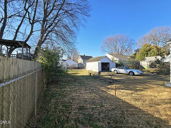 5th image of 404 Bickett Blvd