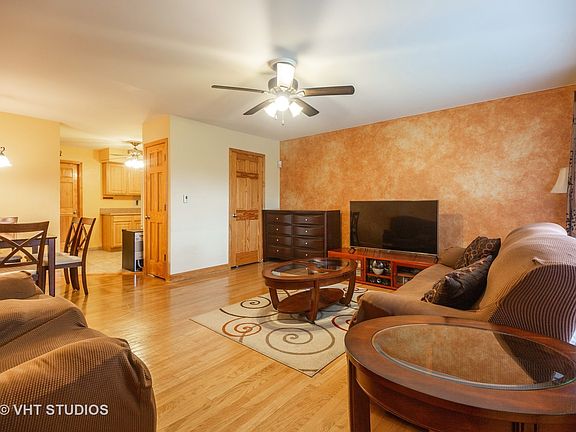 3rd image of 1107 Holiday Ln APT 17