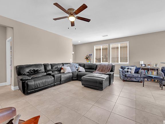 4th image of 1137 Lahontan Dr