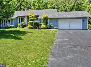 190 Shatto Dr, Carlisle, PA
