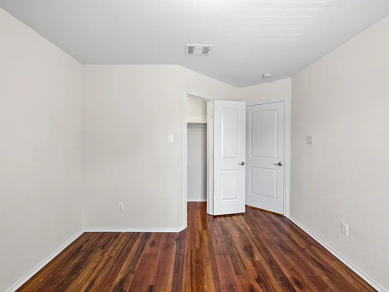 2101 Golden Arrow Ave — Photo 32