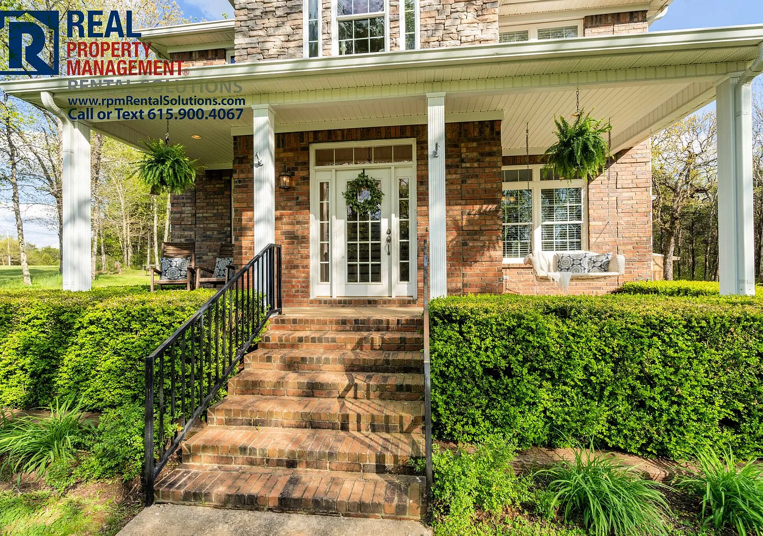 Beautiful Chapel Hill home on 3+ acres with amazing yard and detached garage/shop! — Photo 1