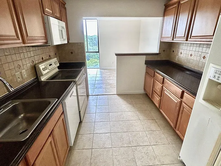 2311 Pimmit Dr #1205 — Photo 9