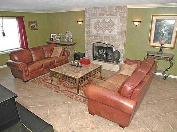 2nd image of 8 Saint Andrews Blvd