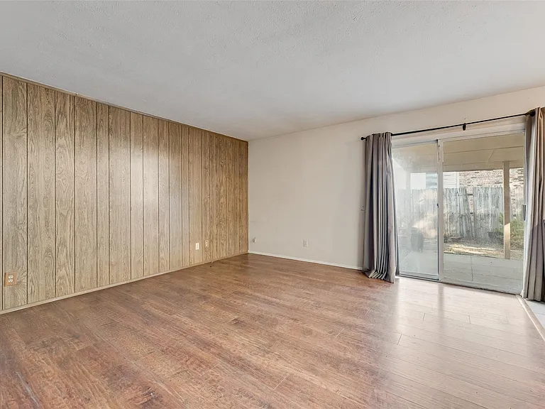 1429 Whitehall Dr — Photo 13