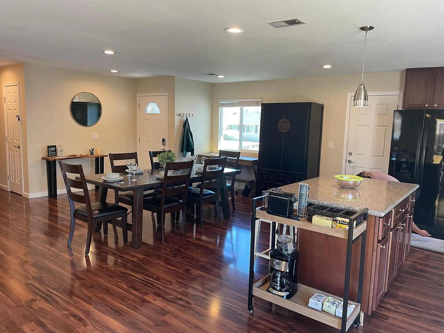 4 bed, 1584 sqft, $6,500 — Photo 3
