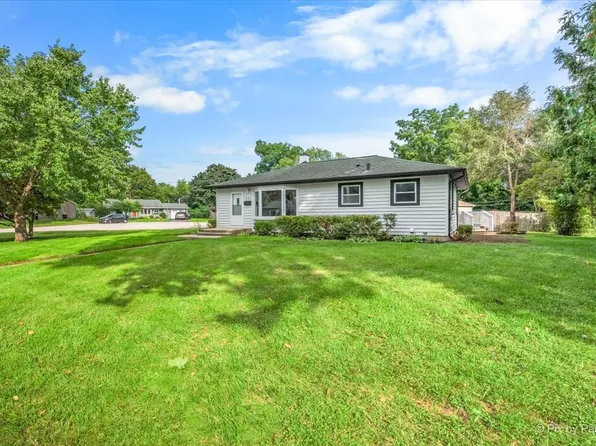 221 Sunset Ter, Crystal Lake, IL 60014