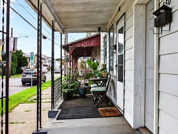 2nd image of 552 E Front St