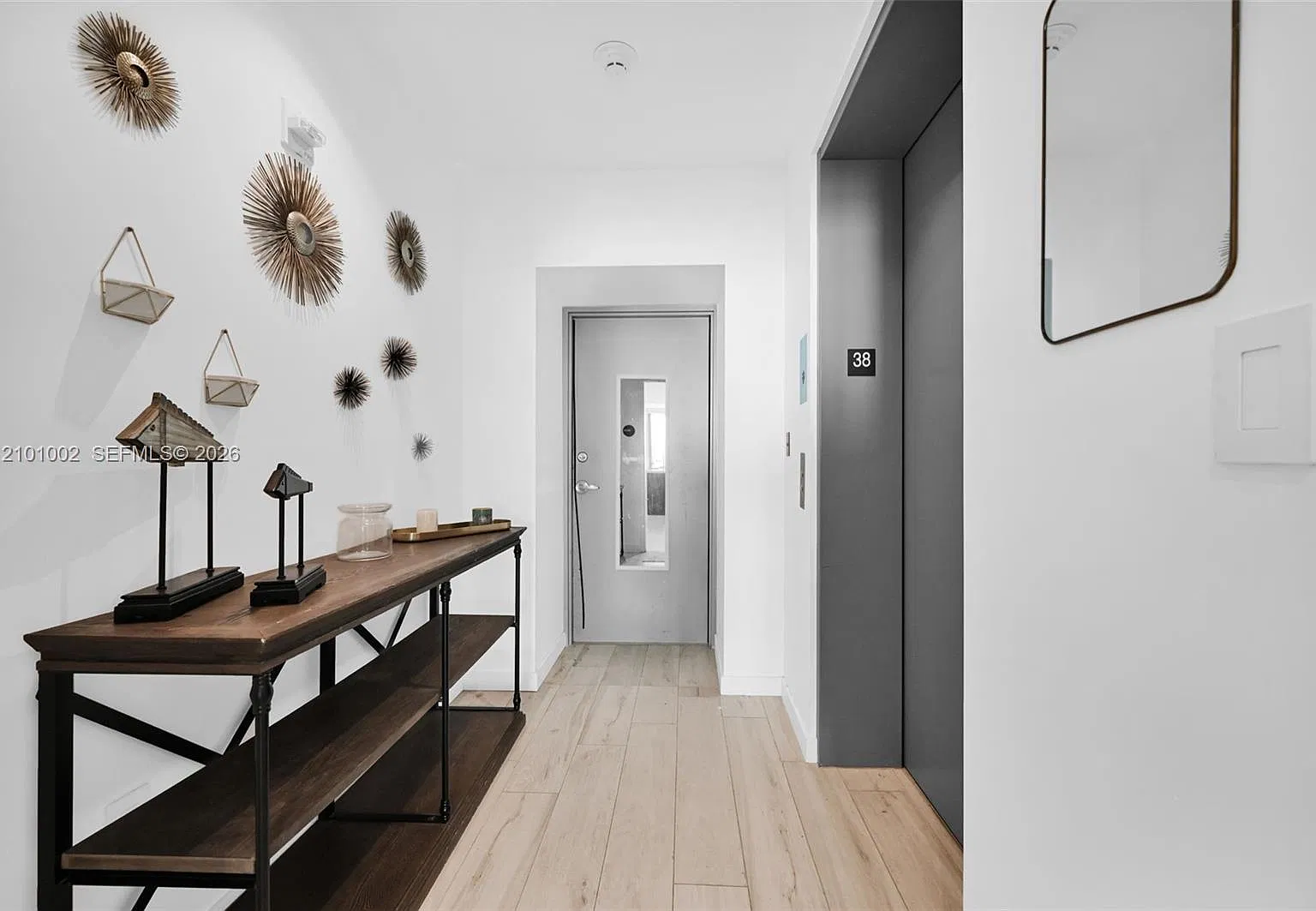 Gran Paraiso Condo — Photo 3