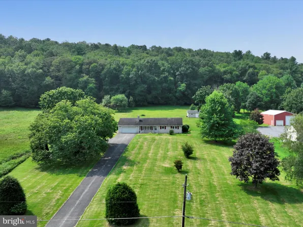 20 Brookside Rd, Pine Grove, PA 17963