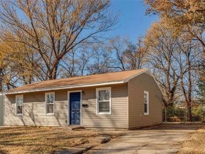E 40th St, Kansas City, MO, 64130