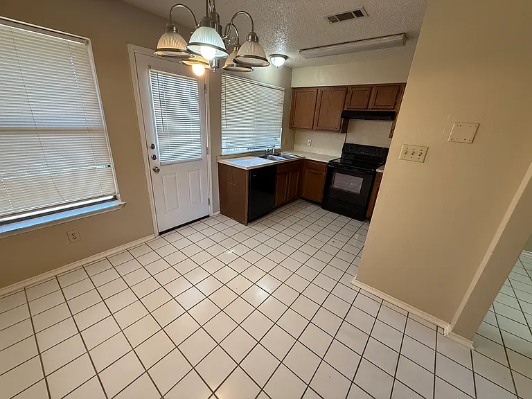 728 Bluebonnet Dr #C — Photo 4