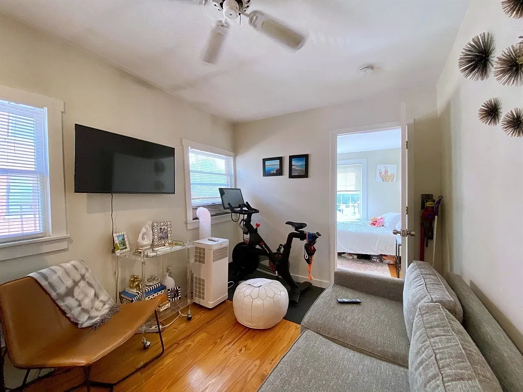 1 bed, 1.0 bath, 350 sqft, $2,300 — Photo 3