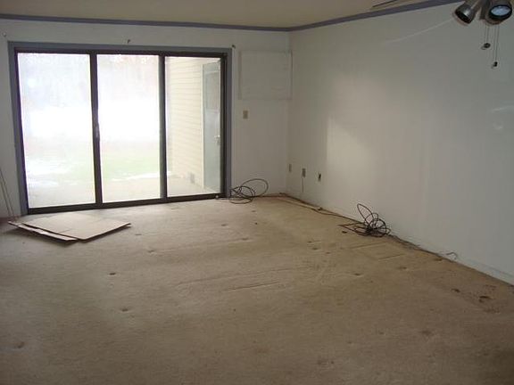 3rd image of 72 Eaton Lane #72
