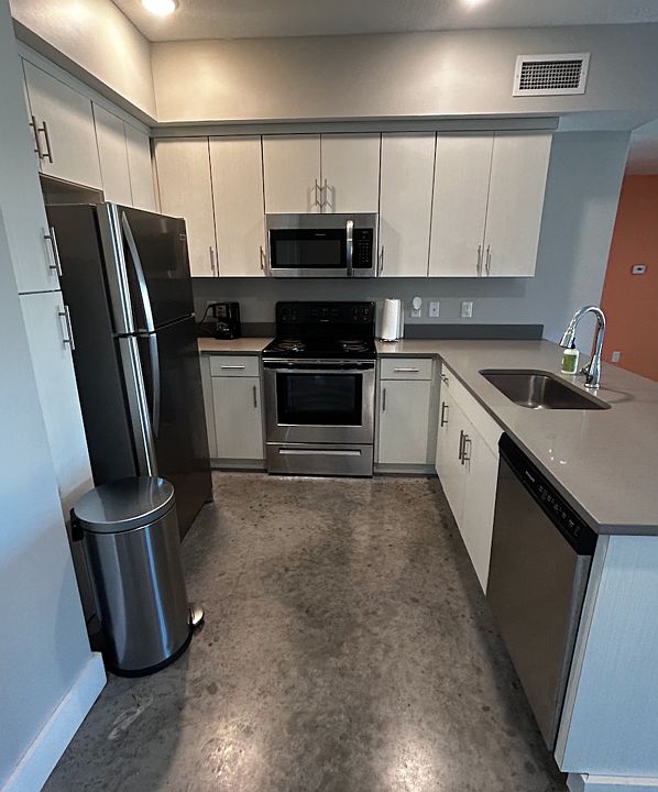 1st image of 826 Pennsylvania St #6