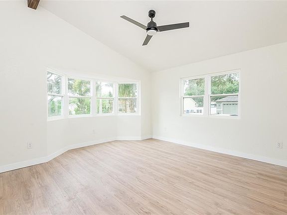 5th image of 8812 Dyer Rd