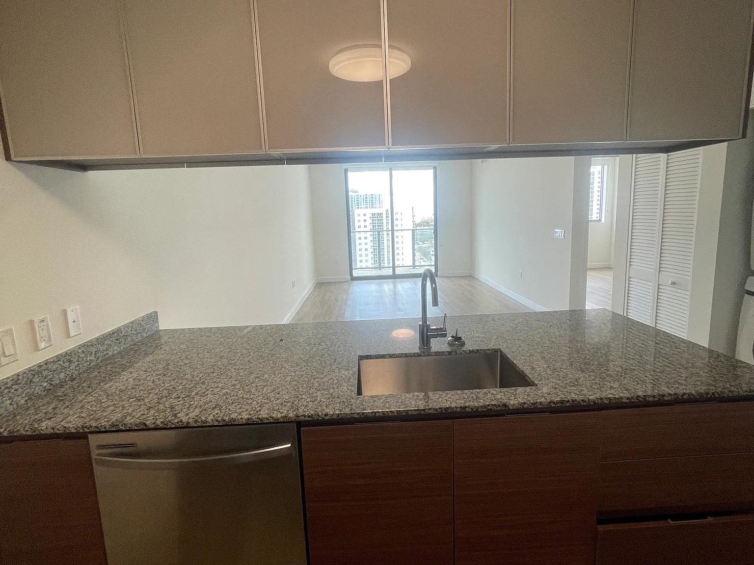 2 bed, 1060 sqft, $3,500 — Photo 4