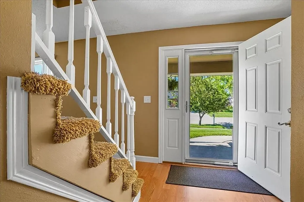 4 bed, 2.5 bath, 2673 sqft, $2,600 — Photo 2