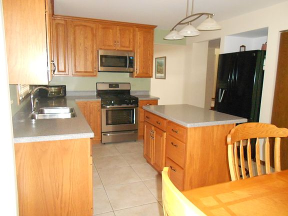 2nd image of 125 N Sherwood Cir