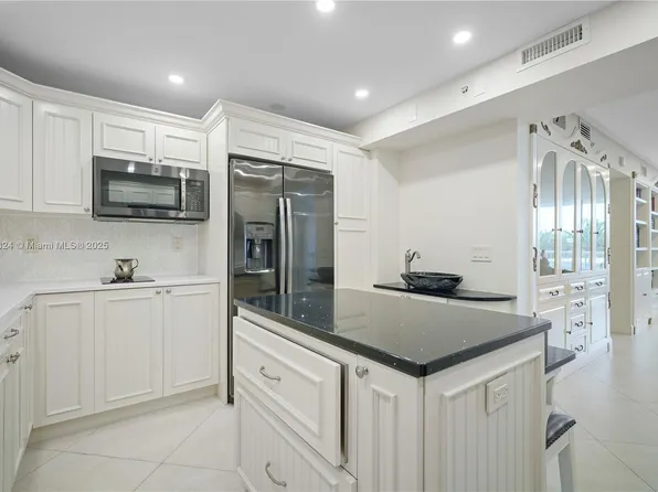 9341 Collins Ave APT 205, Surfside, FL 33154