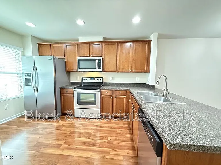 8527 Quarton Dr — Photo 3