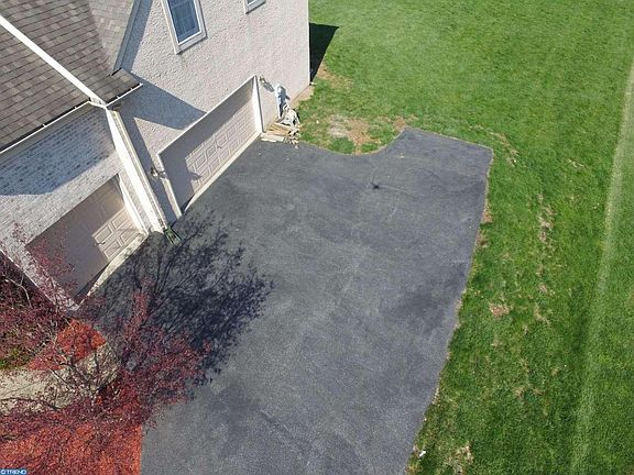 5th image of 12 Wyeth Ln
