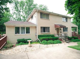 2925 Oakhurst Rd, Bethel Park, PA 15102