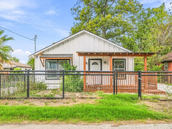1623 N CENTER ST, San Antonio, TX 78202