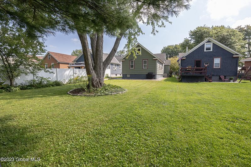 5th image of 69 Forest Avenue