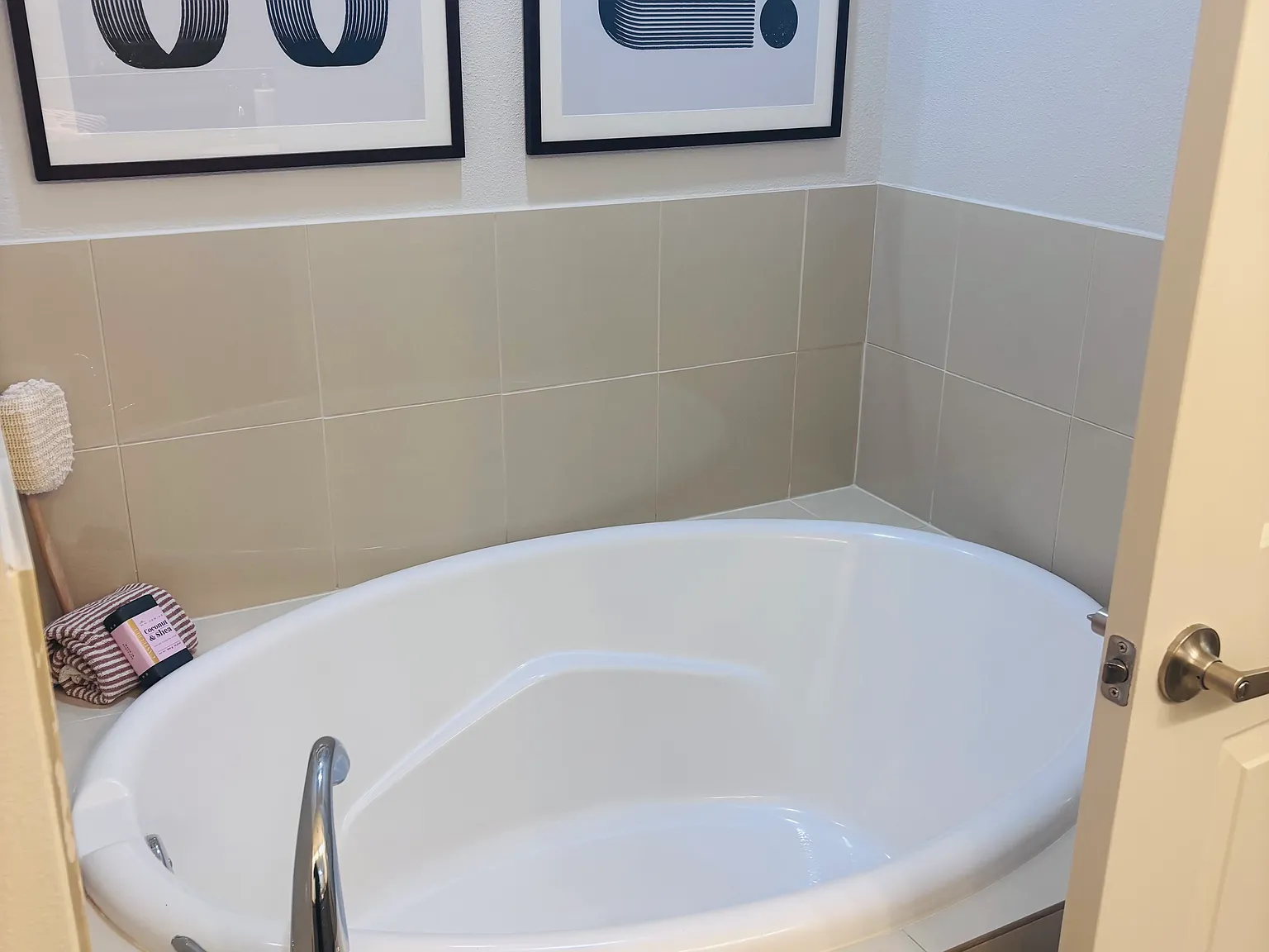 1 bed, 1.0 bath, 1100 sqft, $1,600 — Photo 2