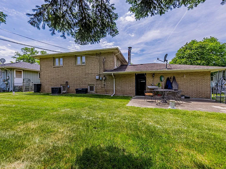 1317 Seeley Ave — Photo 14