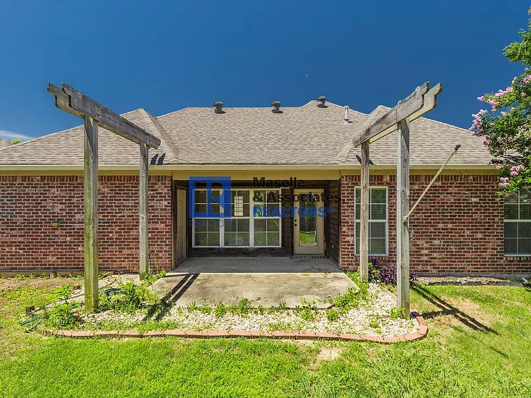 213 Provonce Park — Photo 35