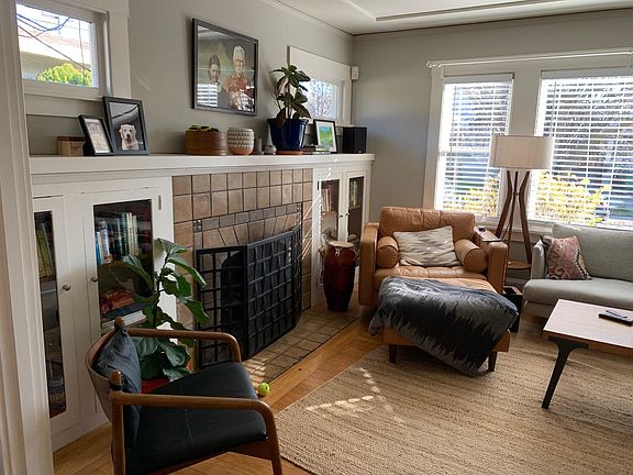Livingroom with fireplace