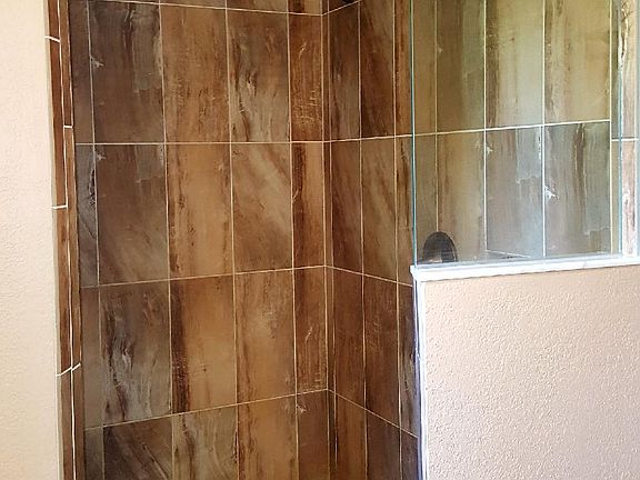 Master shower with seat