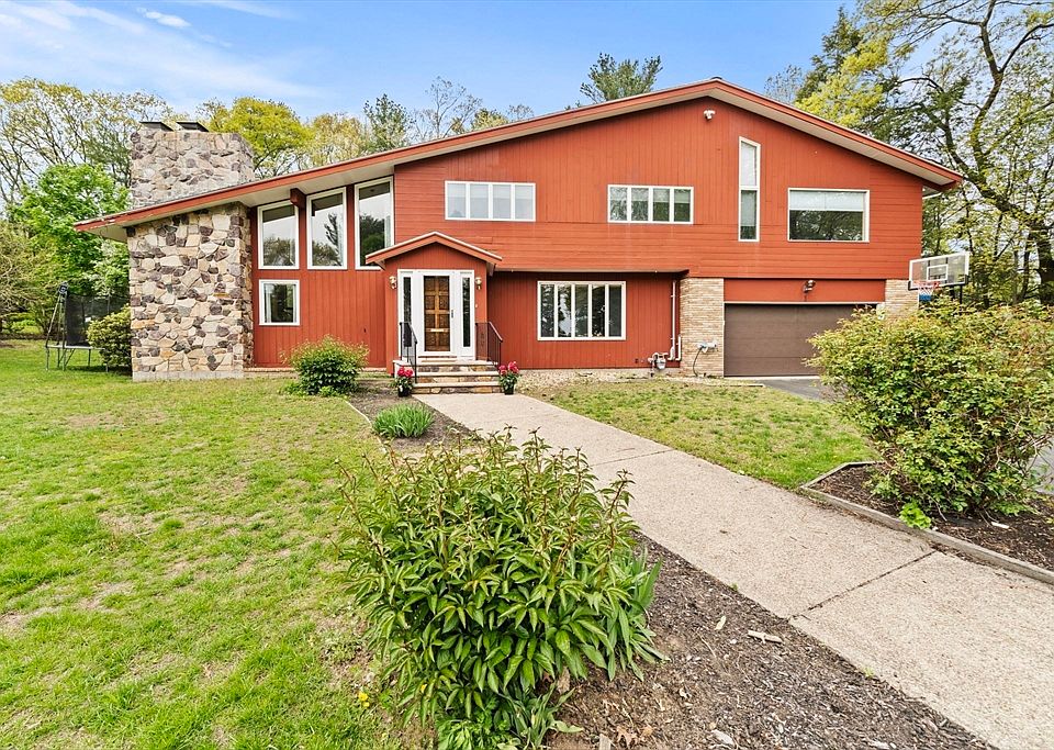 1st image of 1 Hemlock Dr