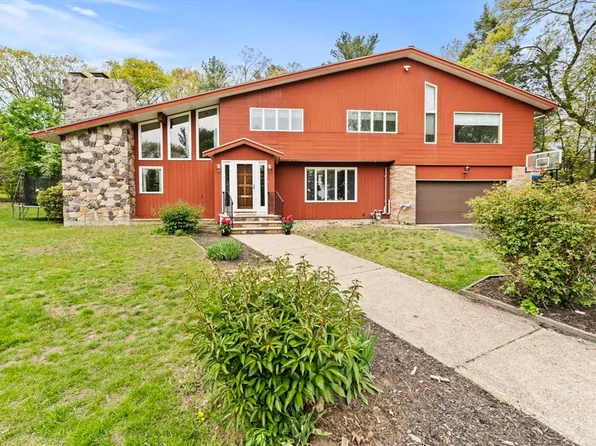 1 Hemlock Dr, Chelmsford, MA 01824