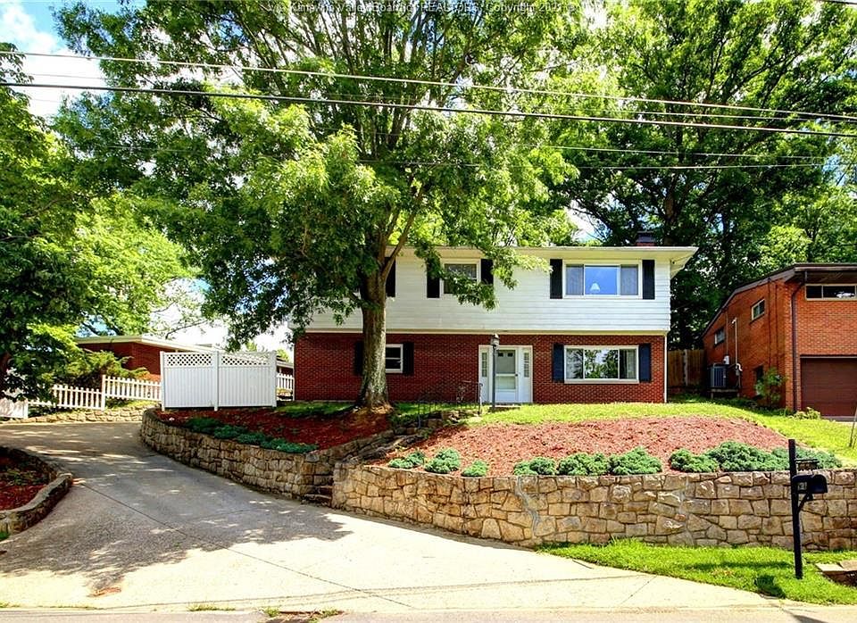 1st image of 916 Churchill Cir