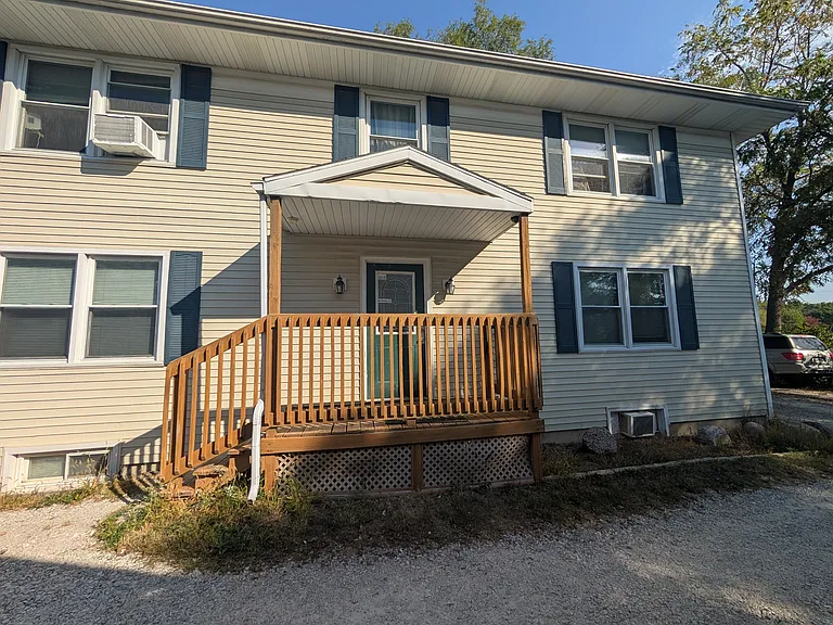 422 N Sheldon St — Photo 1
