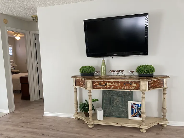 1201 Flores Ave — Photo 9
