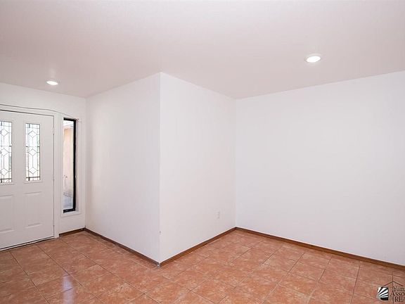 4th image of 1261 E B St