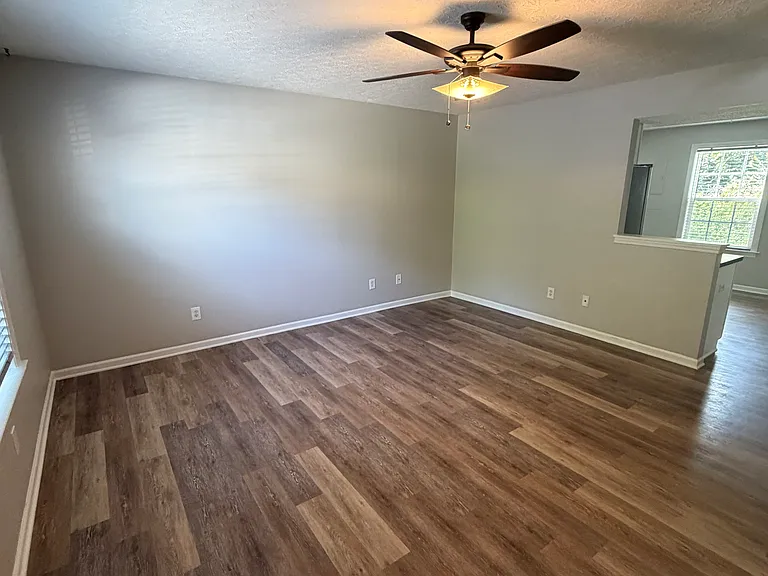 917 Altamont Ct #H — Photo 9