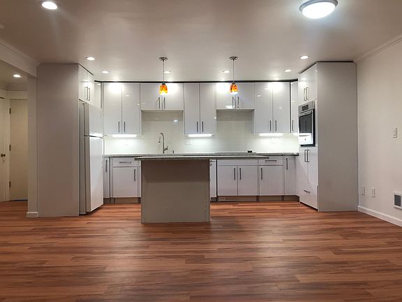 5th image of 733 Lake St S APT 107