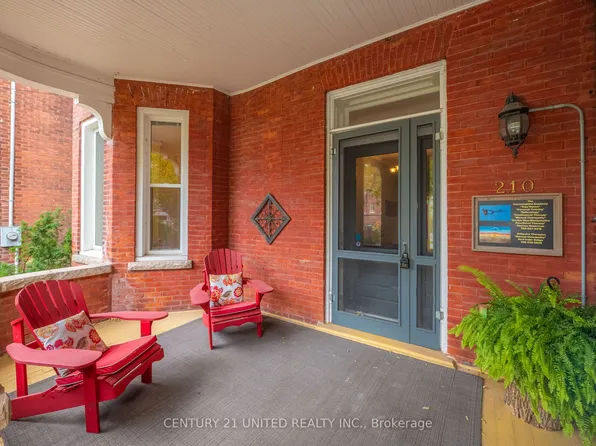 210 McDonnel St, Peterborough, ON K9H 2V9
