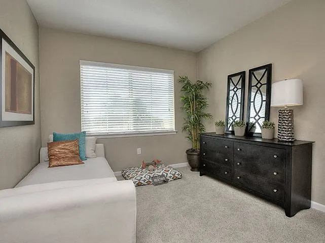 DAVINCI APARTMENTS — Photo 18